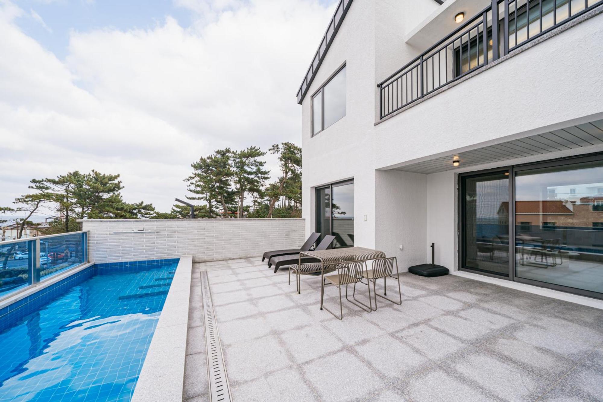 Ddosi Aewol Pool Villa Jeju Exterior photo