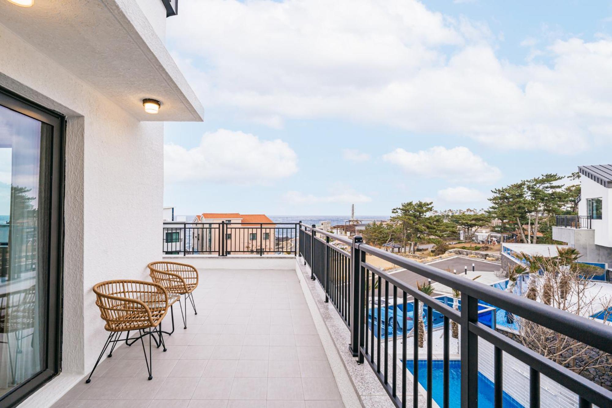 Ddosi Aewol Pool Villa Jeju Exterior photo