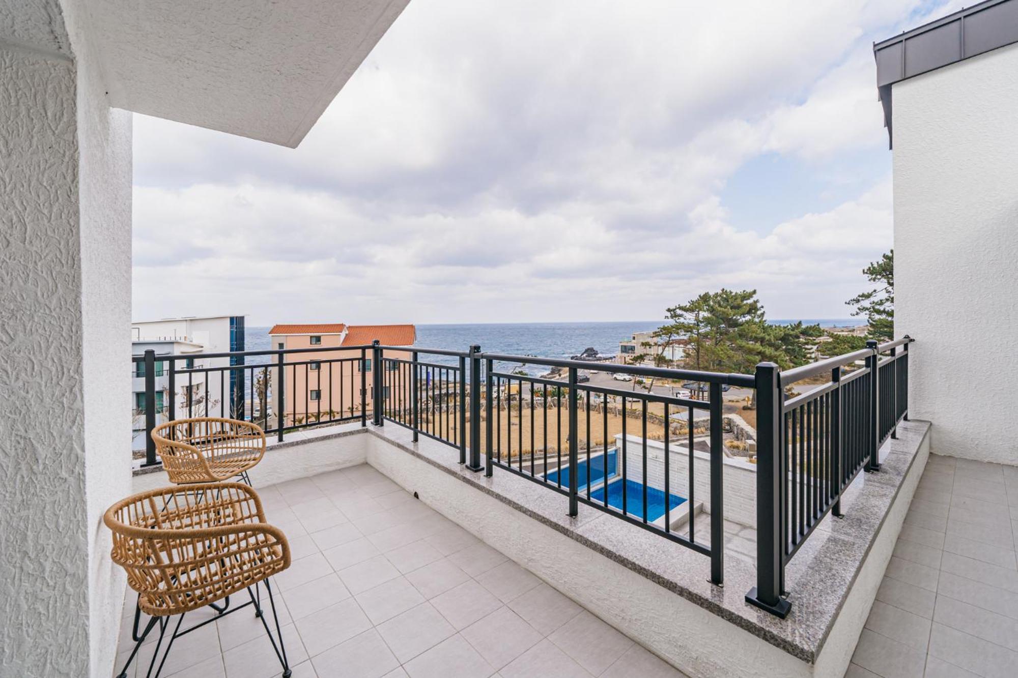 Ddosi Aewol Pool Villa Jeju Exterior photo
