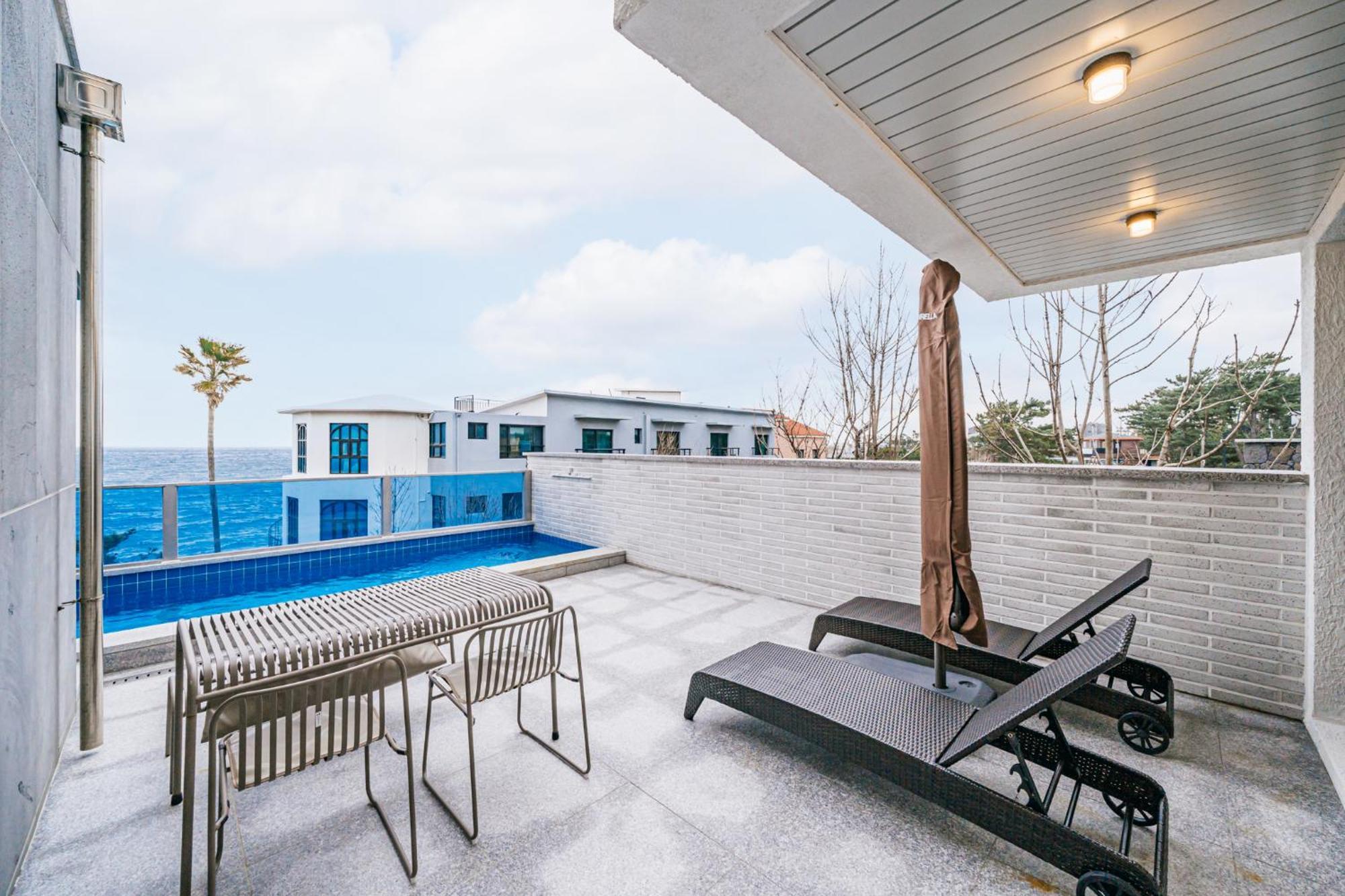 Ddosi Aewol Pool Villa Jeju Exterior photo